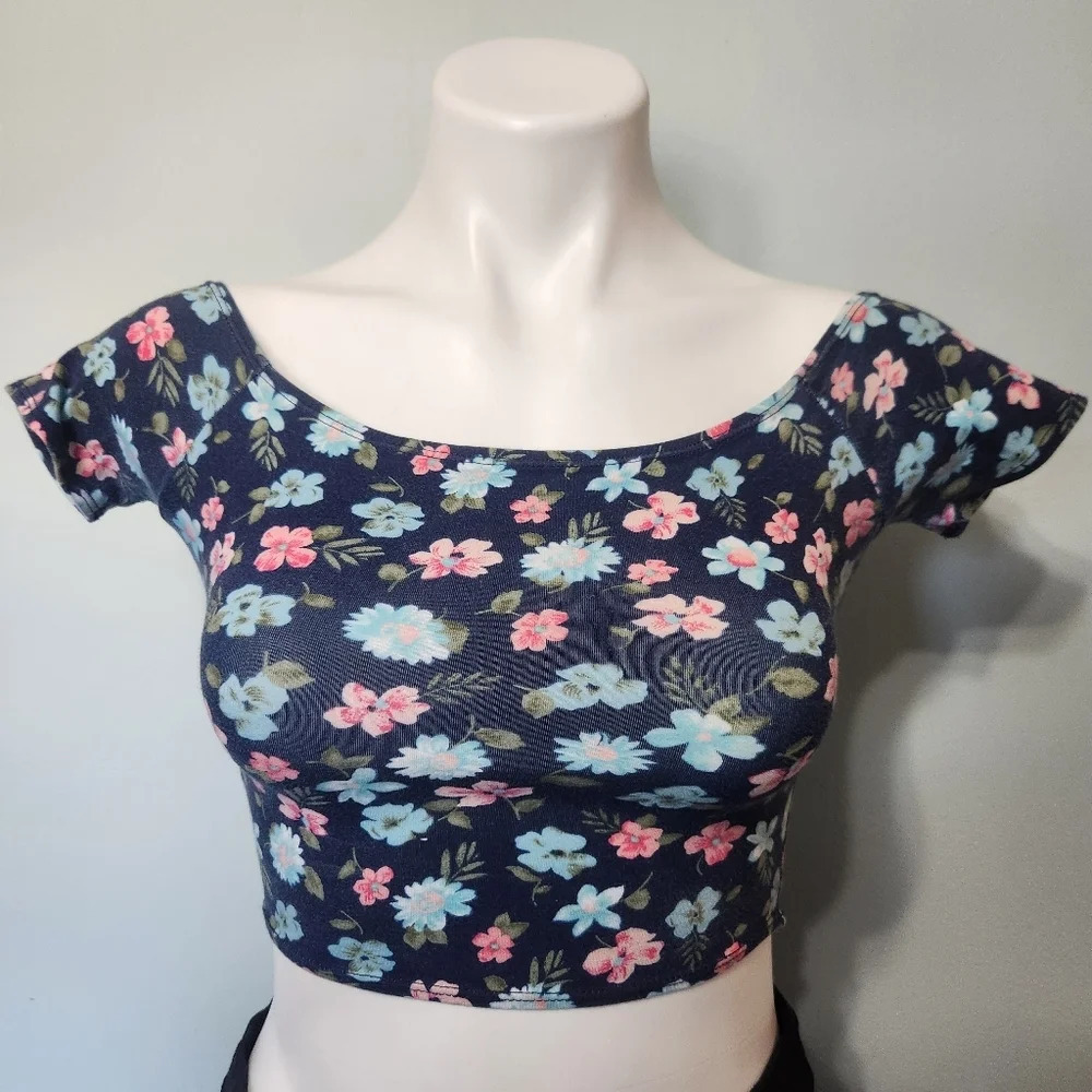 FINAL SALE Hollister Navy floral crop top